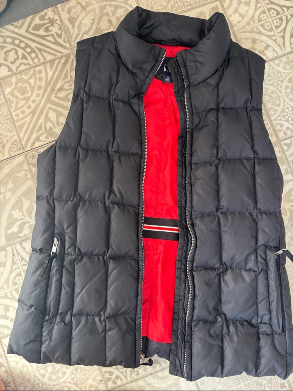 GAP Women’s Black Quilted Puffer Vest with Red Lining size XS